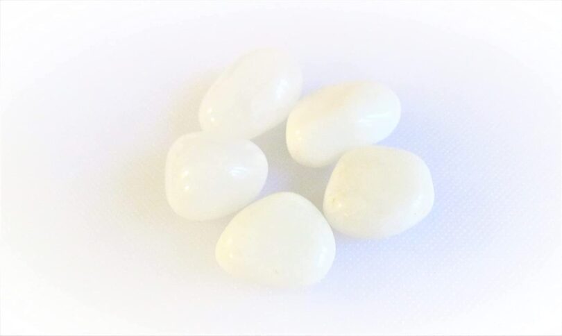 White Agate Pack of 5 AAA Quality Tumbled Stones | 15 TO 20mm Tumbled Stones | Healing Stones| White Agate Tumbles in Gift Pack - Image 3