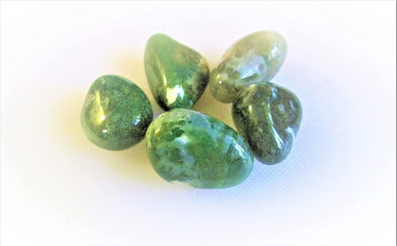 Moss Agate Pack of 5 AAA Quality Tumbled Stones | 20 TO 25mm Tumbled Stones | Healing Stones | Moss Agate Tumbles in Gift Pack - Image 3