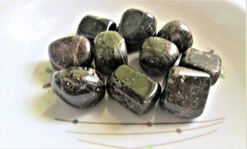 Garnet Pack of 1 LB. AAA Quality Tumbled Stones | 25 TO 30mm Tumbled Stones | 30-35 Healing Stones| 460 Gms. Tumbles in Gift Pack - Image 3