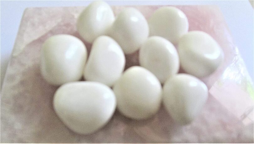 White Agate Pack of 10 AAA Quality Tumbled Stones | 25 TO 30mm Tumbled Stones | Healing Stones| White Agate Tumbles & Info Card in Gift Pack - Image 4