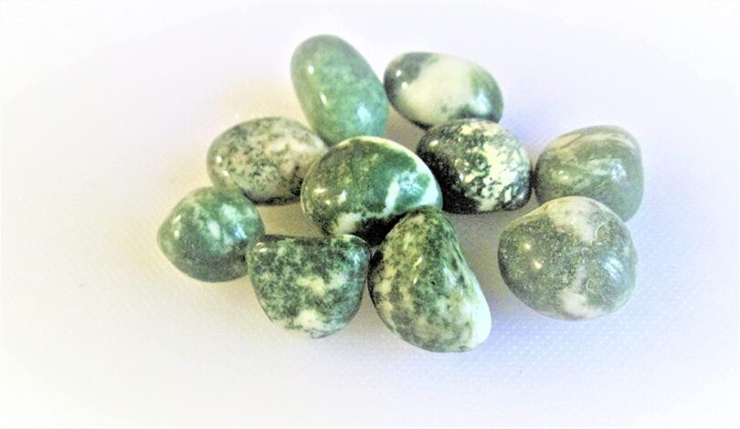 Moss Agate Pack of 10 AAA Quality Tumbled Stones | 15 TO 20mm Tumbled Stones | Healing Stones | Moss Agate Tumbles in Gift Pack - Image 3