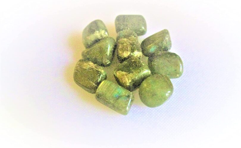 Labradorite Pack of 10 AAA Quality Tumbled Stones | 20 TO 25mm Tumbled Stones |Healing Stones | Labradorite Tumbles in Gift Pack - Image 3