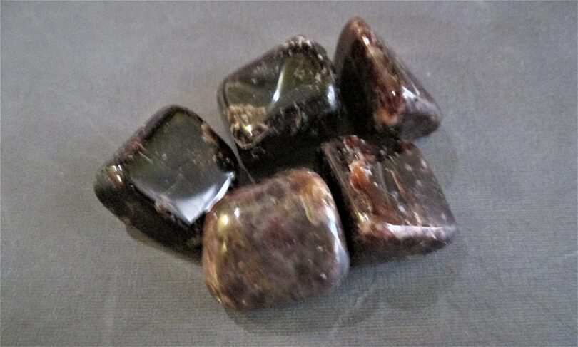 Garnet Pack of 5 AAA Quality Tumbled Stones | 20 TO 25mm Tumbled Stones | Healing Stones| Garnet Tumbles in Gift Pack - Image 3