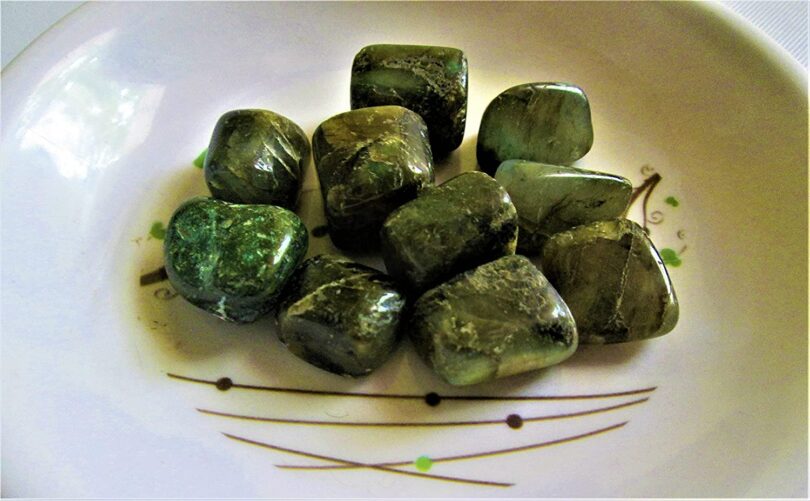 Labradorite Pack of 10 AAA Quality Tumbled Stones | 25 TO 30mm Tumbled Stones |Healing Stones | Labradorite Tumbles & Info Card in Gift Pack - Image 2