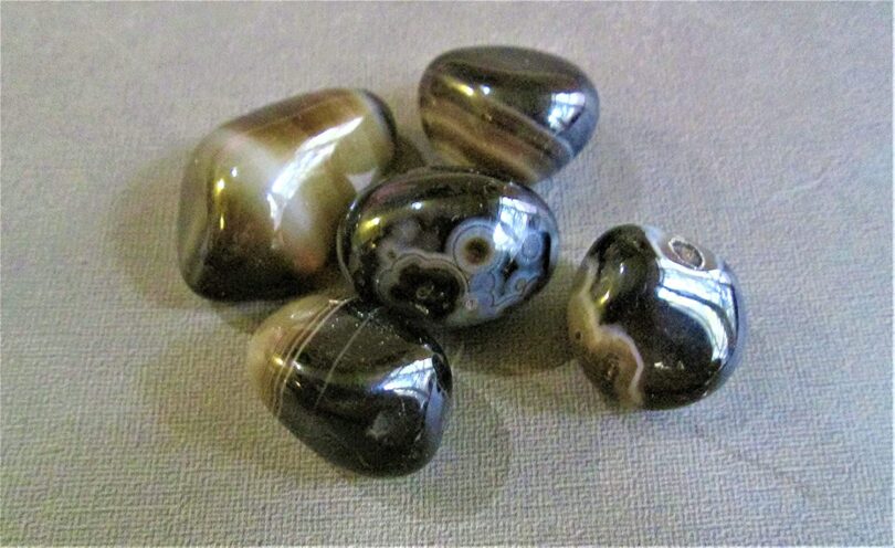 Black Agate Pack of 5 AAA Quality Tumbled Stones | 20 TO 25mm Tumbled Stones | Healing Stones |Black Agate Tumbles in Gift Pack - Image 3