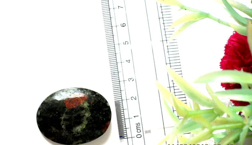 Bloodstone Worry Thumb Stone | Natural Bloodsrone Crystal | Healing Crystals Energy Gift | Meditation | Soothing Thumbstone | Stress reliever - Image 7