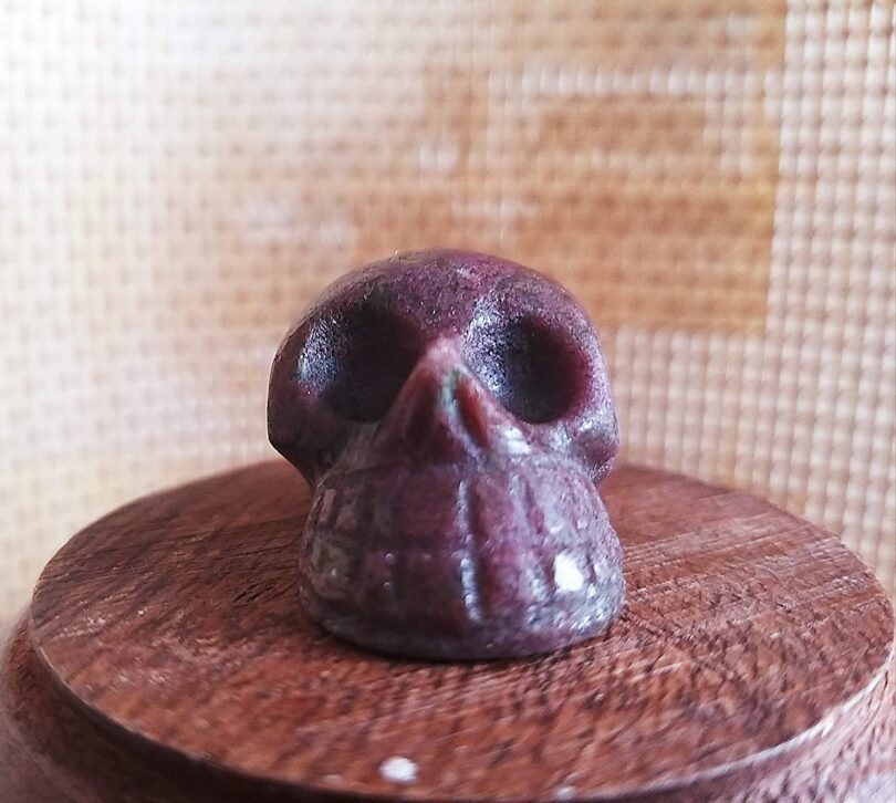 Ruby Stone Crystal Skull | 30mm Crystal Skull | Crystal Skull Halloween Decoration | Ruby Stone Skull Gift | Gift Skull Carving