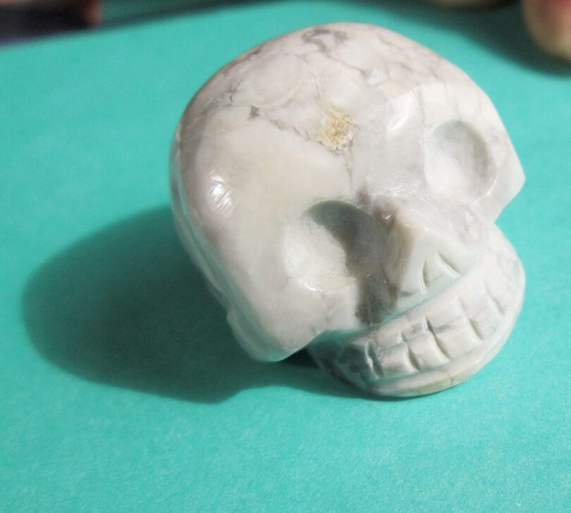 Howlite Crystal Skull | 30mm Crystal Skull | Crystal Skull Halloween Decoration | Howlite Skull Gift | Gift Skull Carving