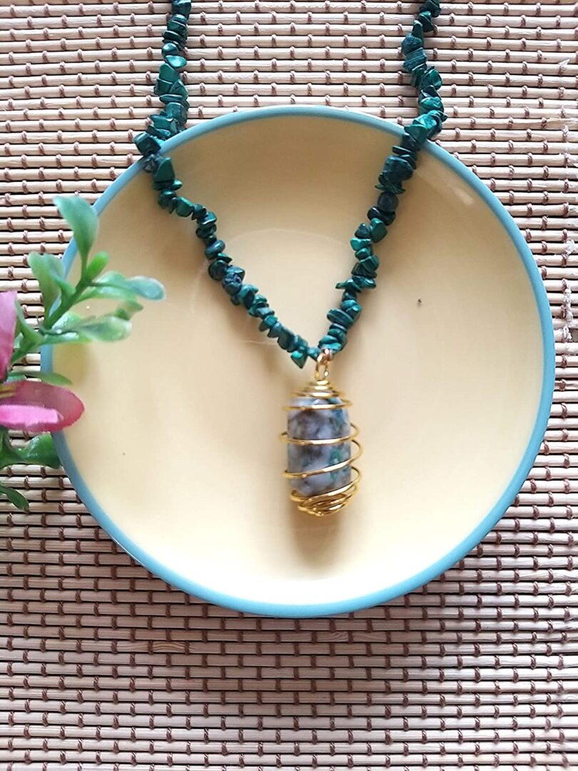 Malachite Pendant Gemstone Necklace | Malachite Pendant Necklace | Healing Stone | Meditation | Gift Malachite Crystal Energy Necklace - Image 2