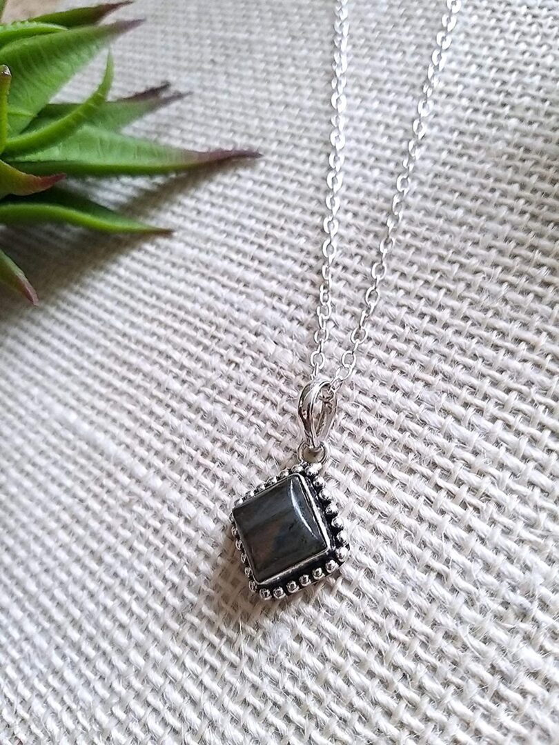 Labradorite Crystal Pendant Necklace | Natural Labradorite | Crystal Necklace Jewelery | Healing stone | Gift Crystal Necklace | Gift for Her - Image 2